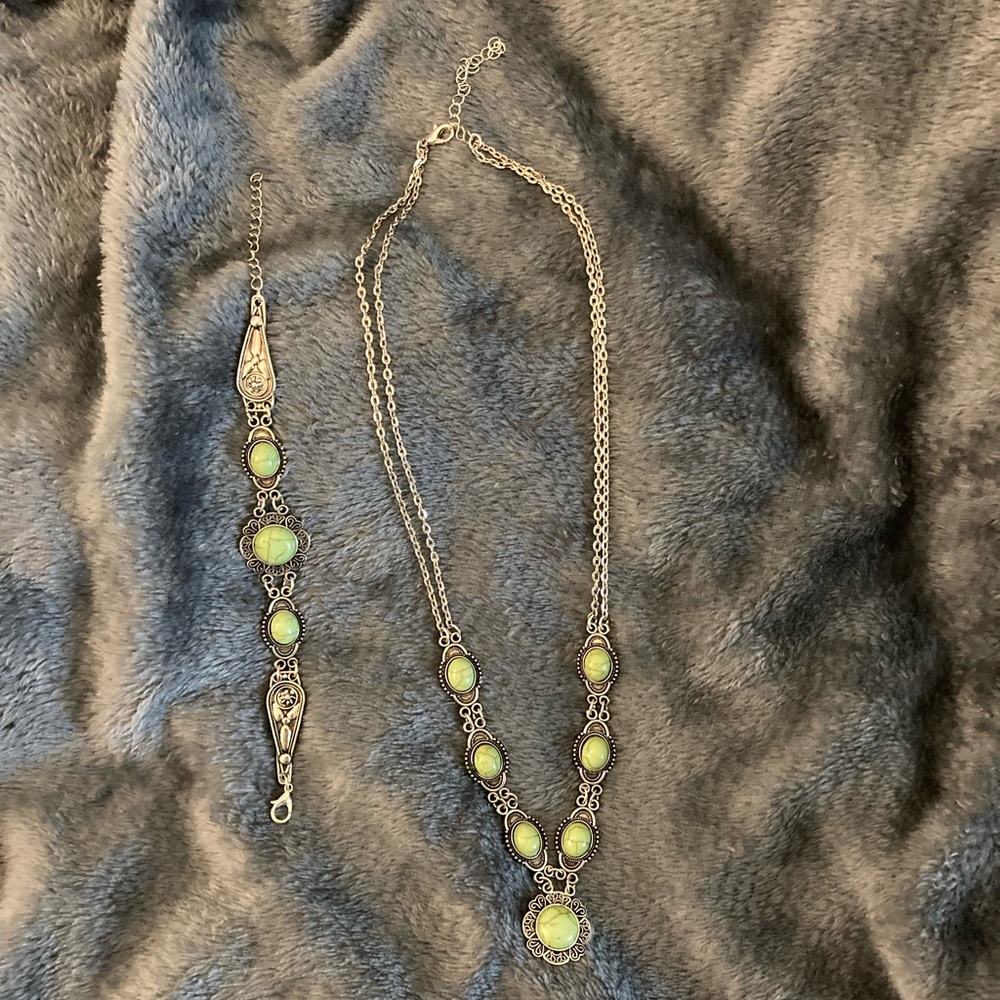 Beautiful Green Stone Necklace and Bracelet Set